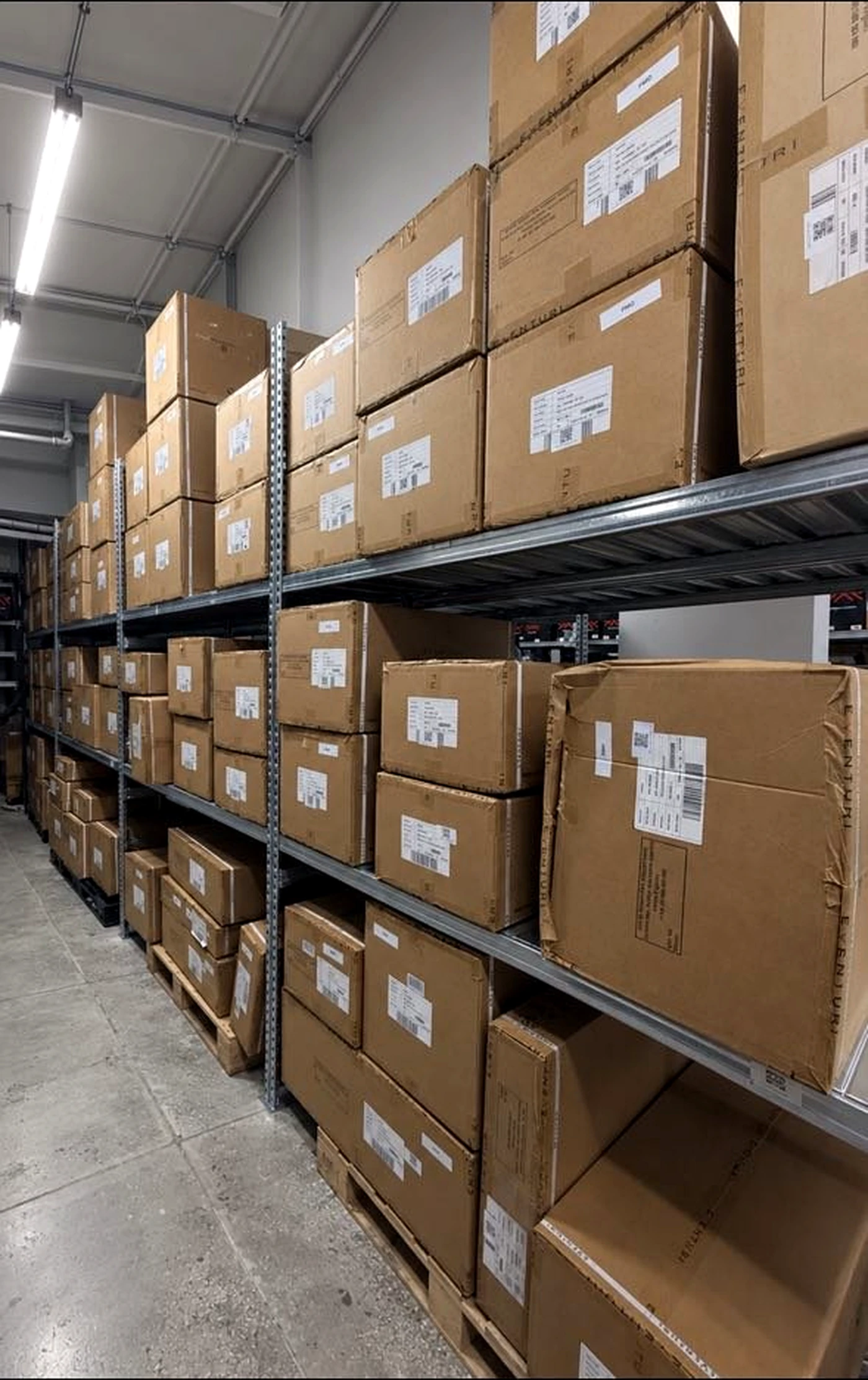 B2B Motorsport distribution warehouse